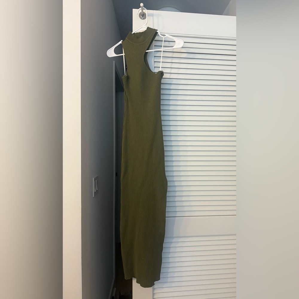 Kameli Boutique - Olive Syrah MIDI Dress - M/L - Picture 3 of 5